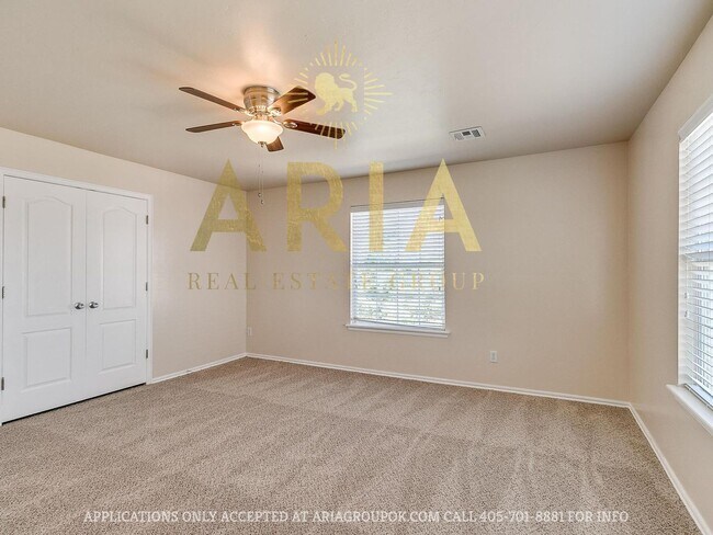 Building Photo - *611-613 Welston Cr.