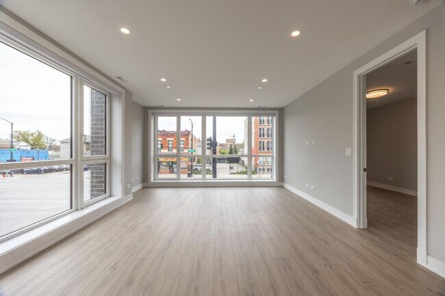 Building Photo - 2 bedroom in Chicago IL 60612