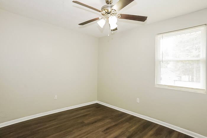 Building Photo - 458 Sheraton Dr