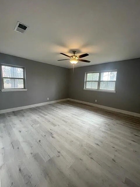 Building Photo - Room in House on Springhill Dr