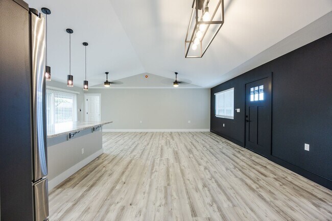 Building Photo - 3 Bedroom Unit in Keaau