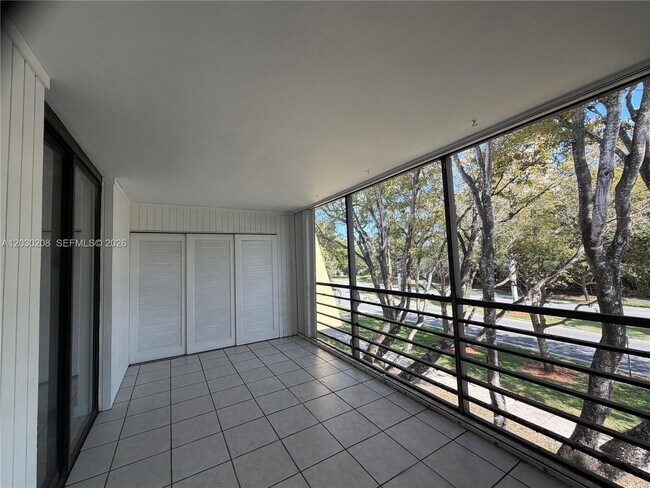 Building Photo - 20200 W Country Club Dr