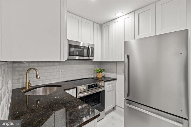 Building Photo - 1241 18th St NE