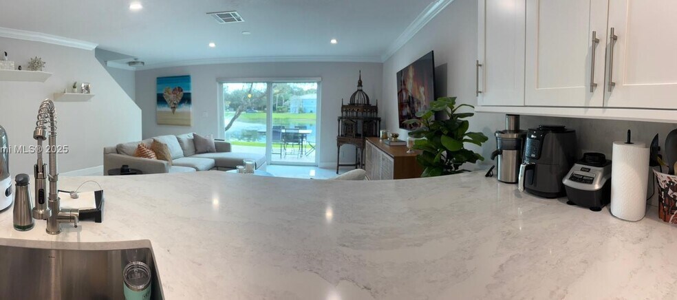 Building Photo - 16207 Sierra Palms Dr