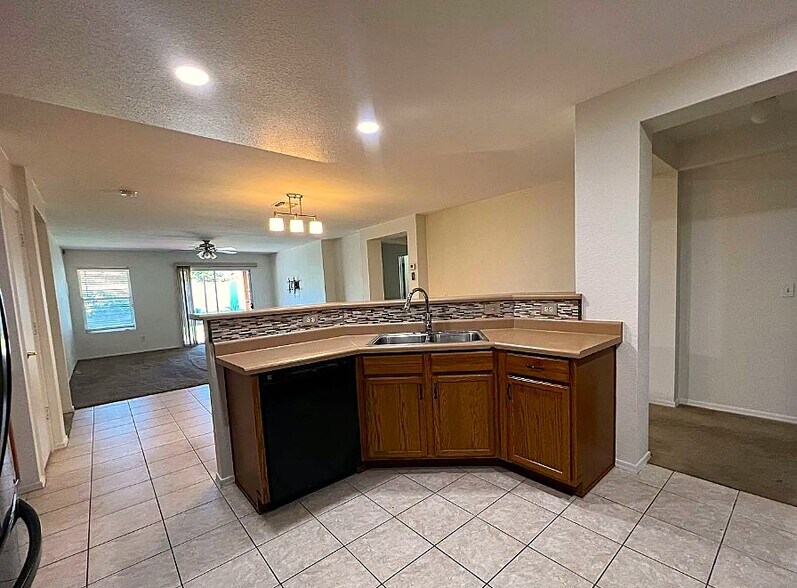 Building Photo - 5926 E Cedarbird Dr