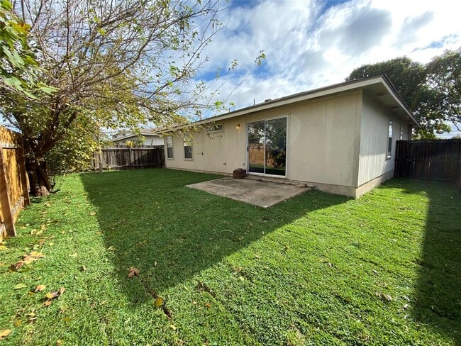 Building Photo - 17500 Dashwood Creek Dr