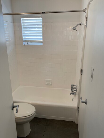 Building Photo - 746 W Turney Ave, Apt 8