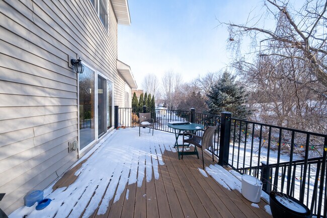 Building Photo - 572 Danube Ave