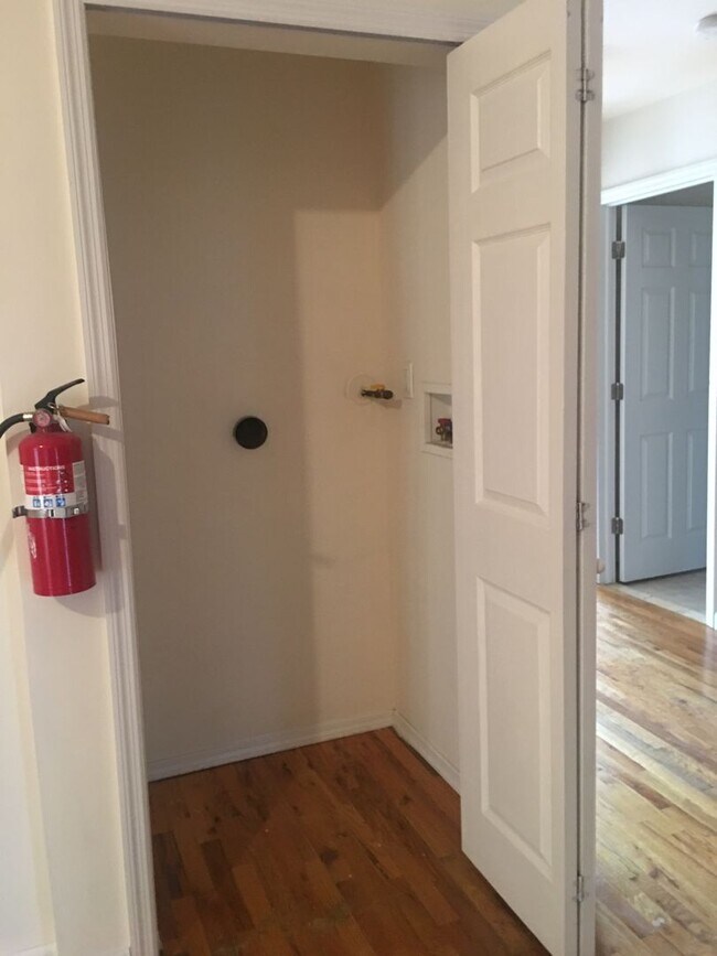 Building Photo - 342 HAWTHORNE