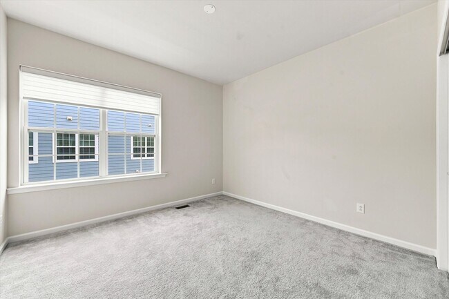 Building Photo - 160 Shilling Ave