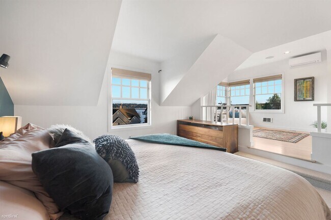 Building Photo - 5 br, 3.5 bath House - 903 Lakeside Avenue...