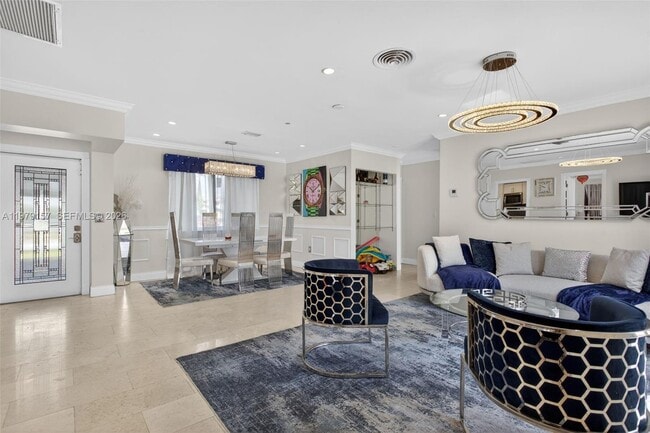 Building Photo - 268 SE 8th Ave