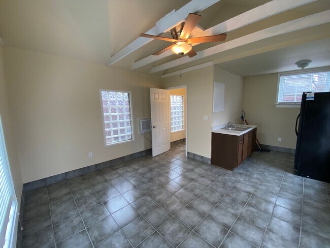 Building Photo - Walk to Glencoe Park OR Mockingbird Statio...