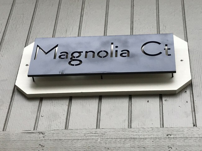 Building Photo - Magnolia Court