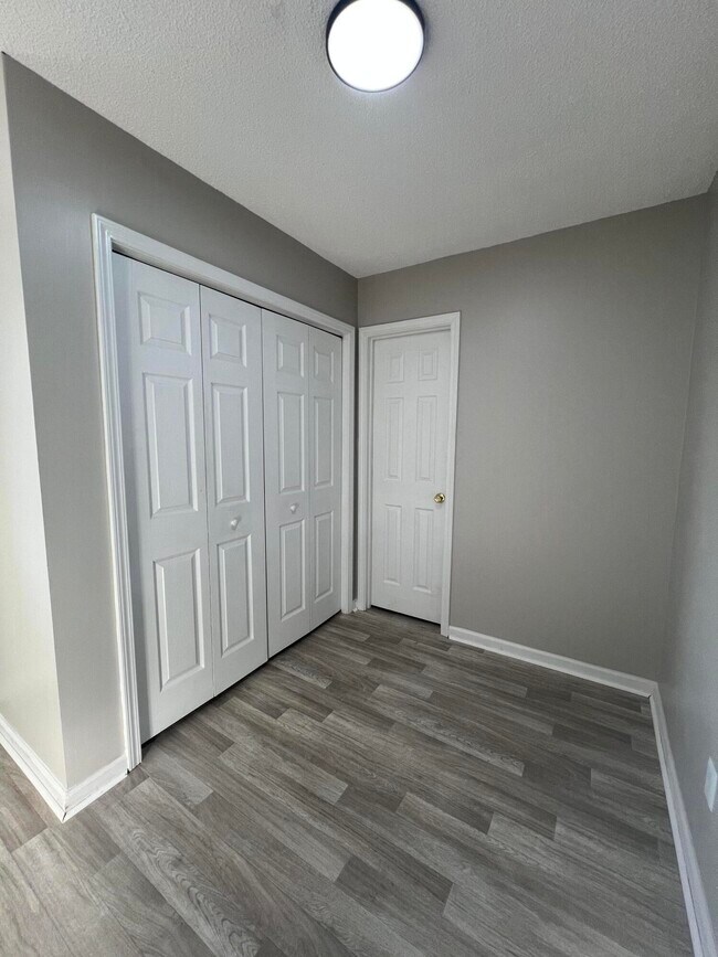 Building Photo - 1240 Inabinet Dr