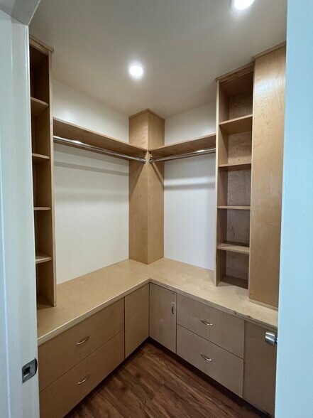 Building Photo - 13836 Cohasset St