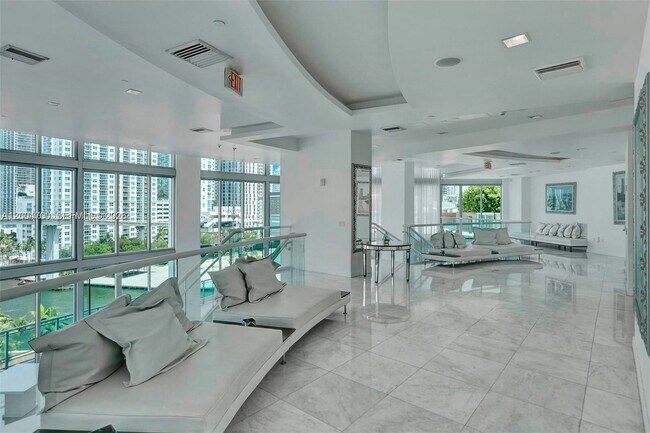 Building Photo - 350 S Miami Ave