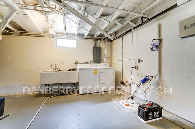 Building Photo - 818 Brookley Blvd