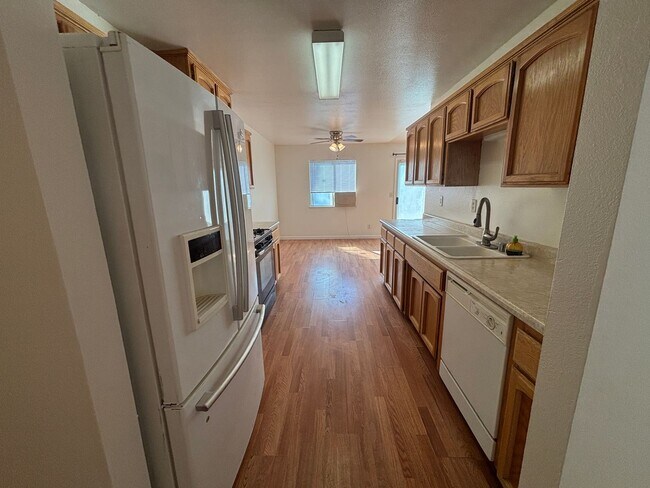 Building Photo - 813 Morton Ave