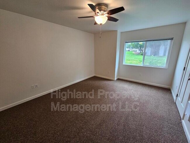 Building Photo - 502 NE Stadium Way