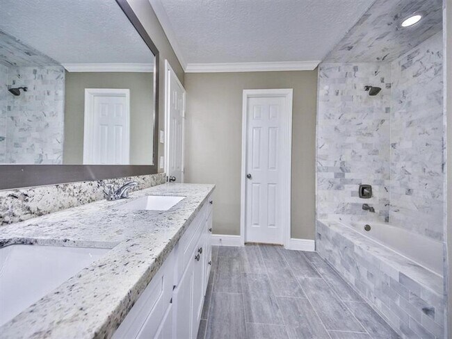 Building Photo - 10519 Laneview Dr