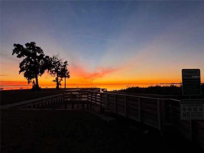 Building Photo - 654 Windrush Bay Dr