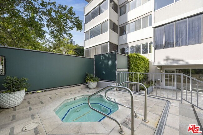 Building Photo - 875 Comstock Ave