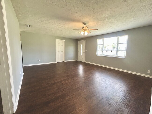 Building Photo - 361 Arora Blvd