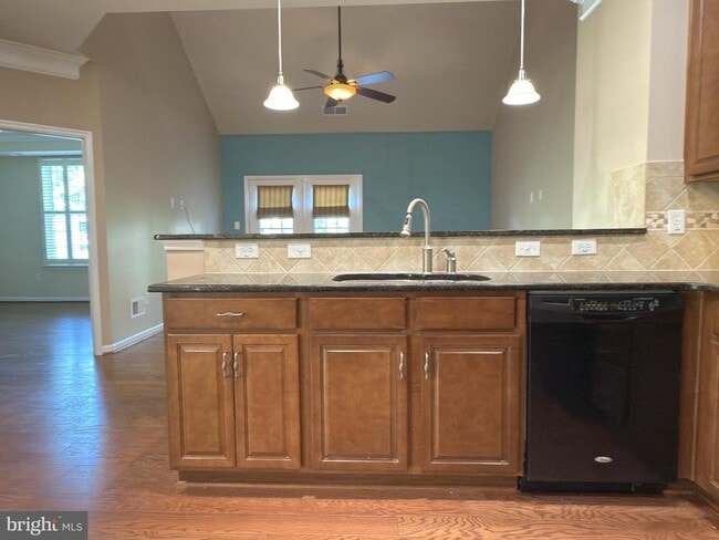 Building Photo - 44342 Oakmont Manor Square