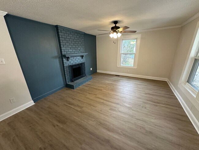 Building Photo - Charming Fully Updated 3-Bedroom Home in G...