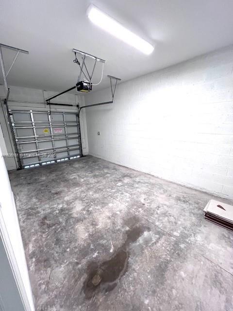 Building Photo - 4667 Hollister Ave