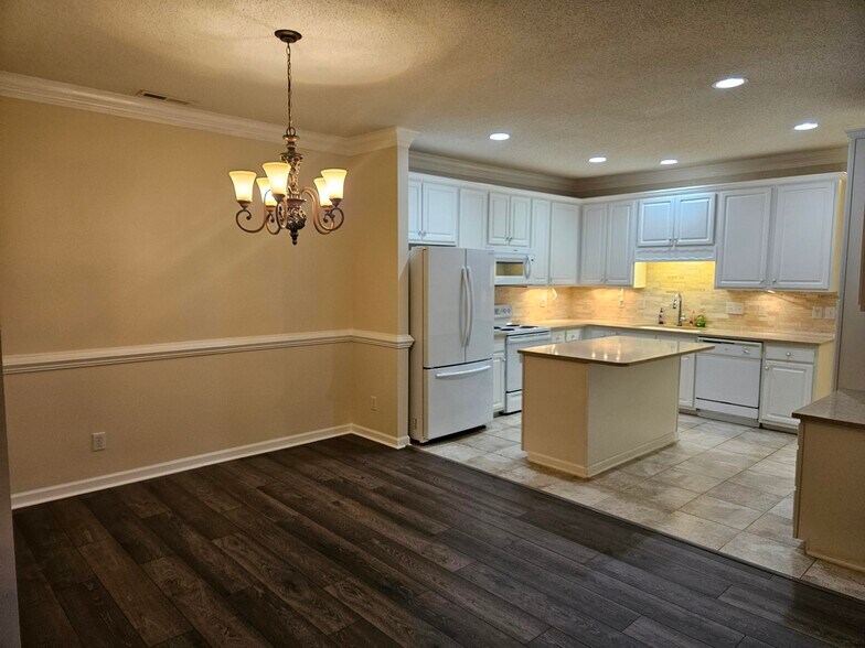 Building Photo - 6607 Earnhardt Dr