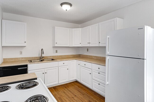 Building Photo - 2436 Launcelot Ct