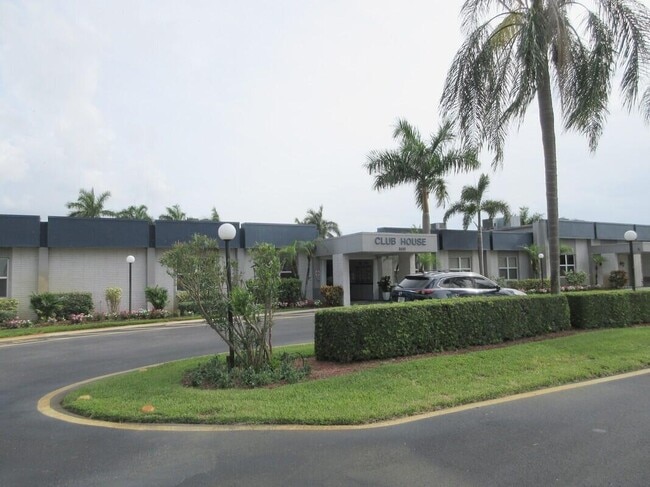 Building Photo - 2572 Emory Dr W