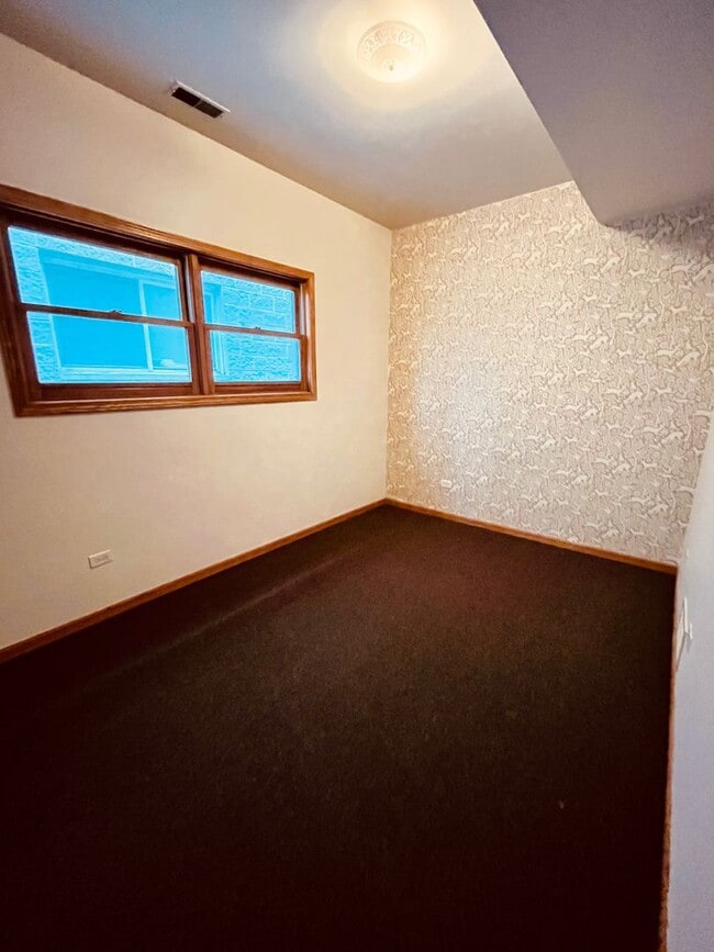 Building Photo - Kennelly Properties - 1336