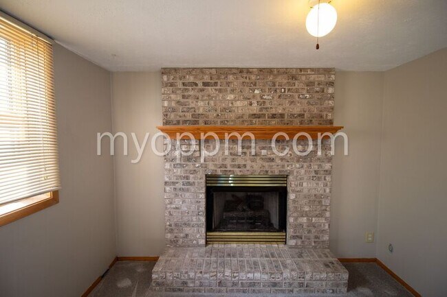 Building Photo - 9129 Grand Ave