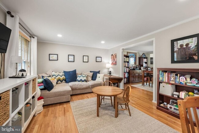 Building Photo - 10906 Carters Oak Way