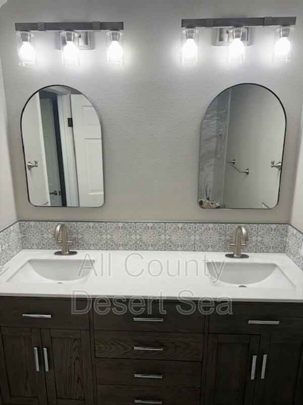 Building Photo - 7961 Southwind Cir