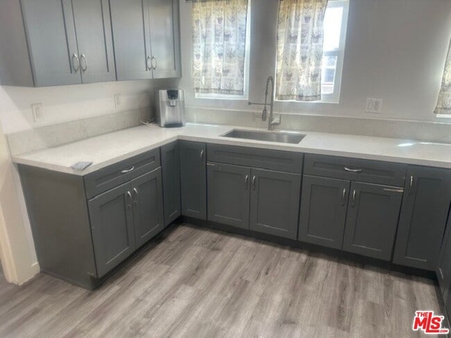 Building Photo - 5850 Arlington Ave