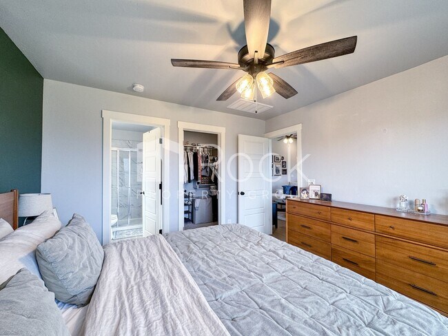 Building Photo - 3-bedroom home with Storm Shelter in Westmoore area