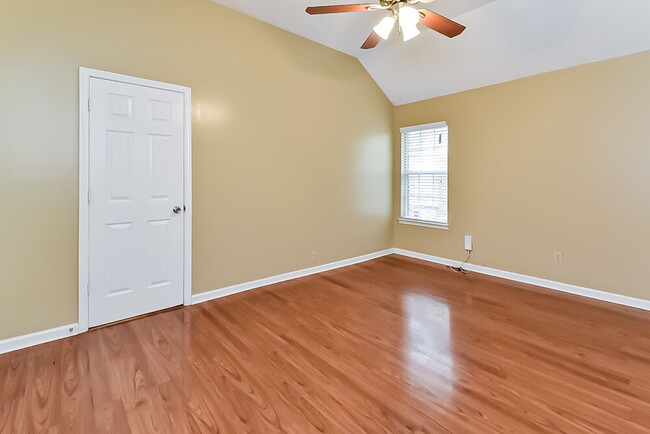 Building Photo - 1653 Dexter Ln