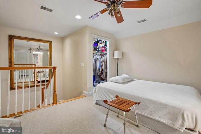 Building Photo - 1309 McLean Crest Ct