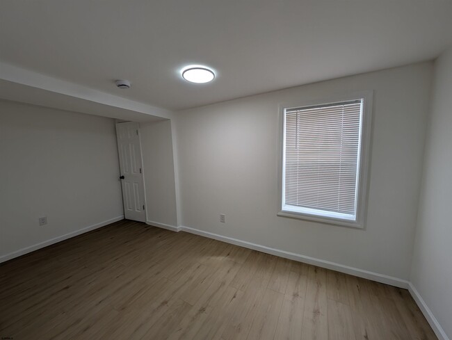 Building Photo - 16 N Iowa Ave