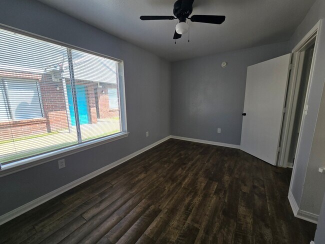 Building Photo - 4107 Almeda Genoa Rd