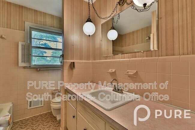 Building Photo - 5912 Barksdale Dr