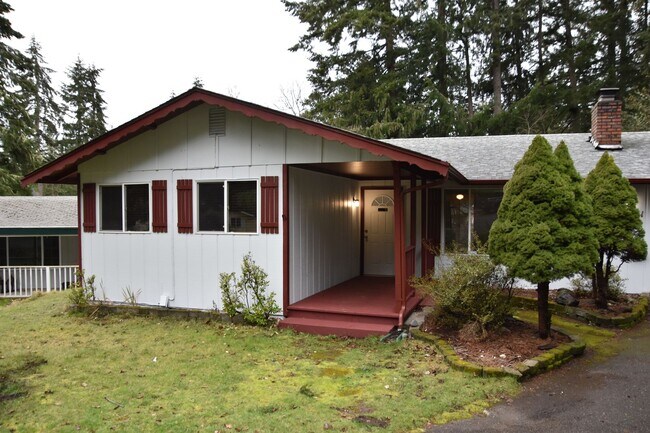 Building Photo - 3 Bedroom 1 Bath University Place Rambler on Quiet Cul De Sac