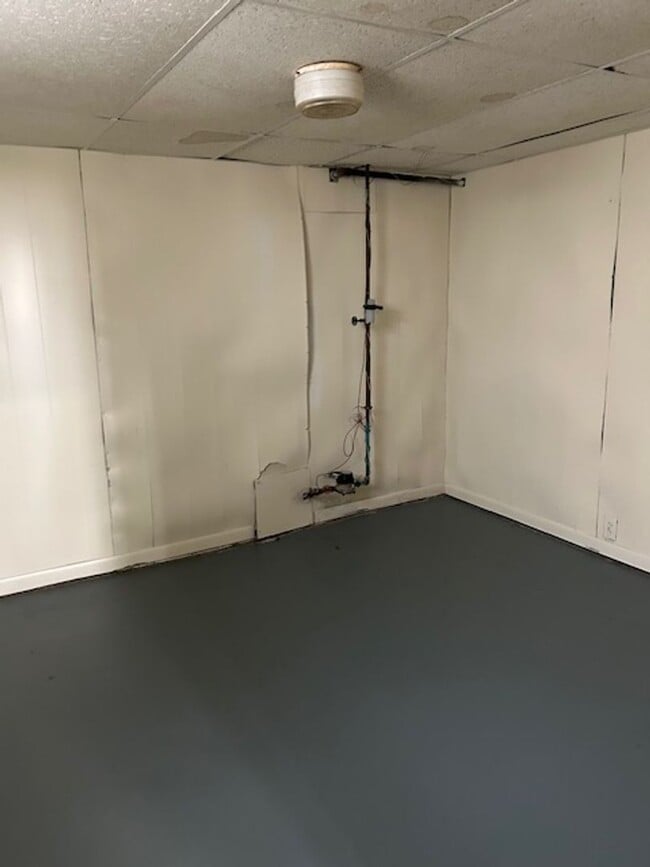 Building Photo - 2 Bedroom, 2 Bath Home w/Full Basement in Dayton