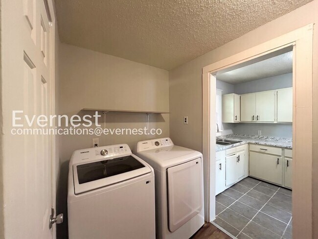 Building Photo - 667 Sevier St