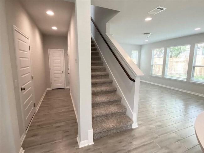 Building Photo - 2216 Limestone Lake Dr