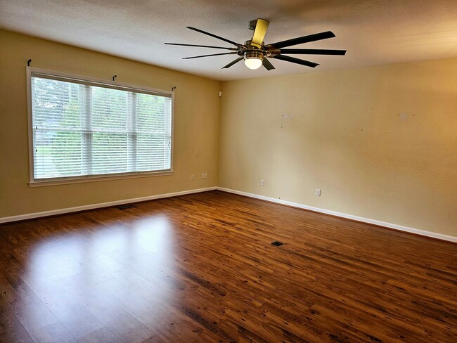 Building Photo - 135 S Comanche Cluster